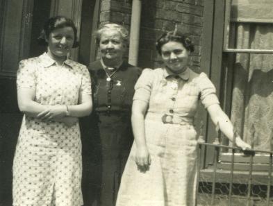 Beatrice, Cis and Dorothy c1940